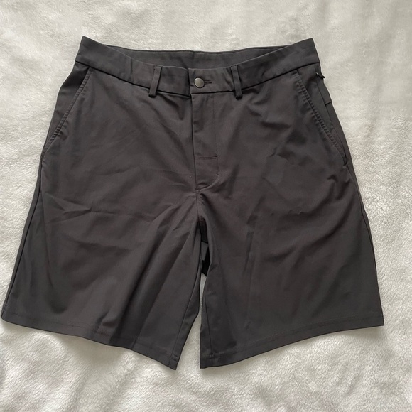 Old Navy charcoal tech mens shorts size 32 - Picture 5 of 8